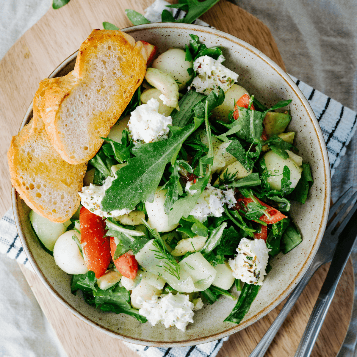 Melonensalat mit Röstbrot